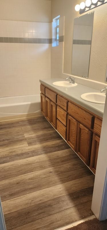 Building Photo - 1000 Peach Ct