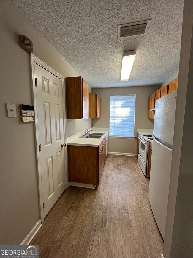 Building Photo - 300 Admiral's Walk Dr
