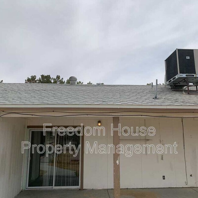 Building Photo - 1420 W Horn Rd