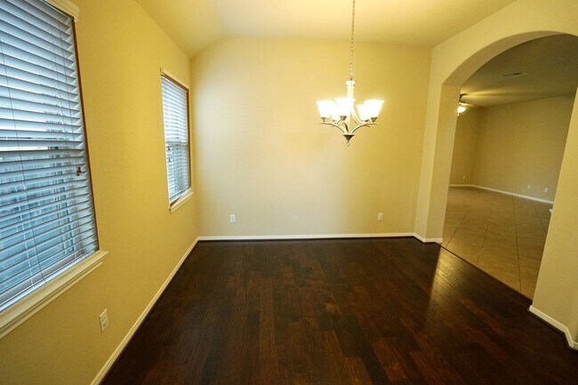 Building Photo - 1067 Cedar Lake Ct