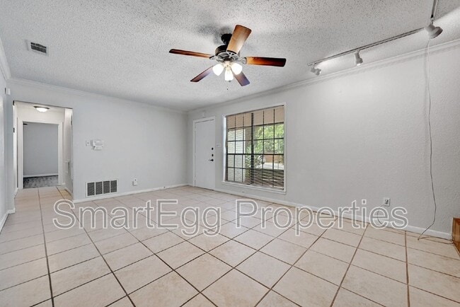 Building Photo - 1612 Broadmoor Dr