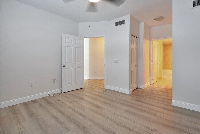 Building Photo - 2421 NE 65th St