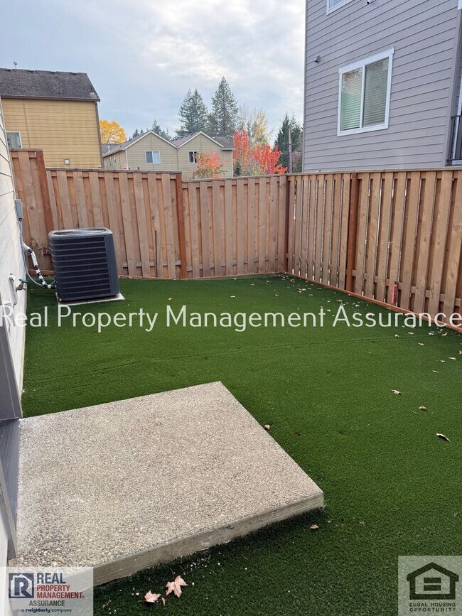 Building Photo - 3023 SW Sherman Pl