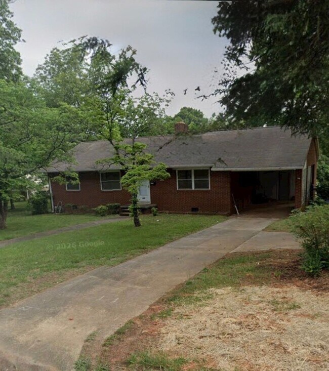 Building Photo - 805 E Iredell Ave