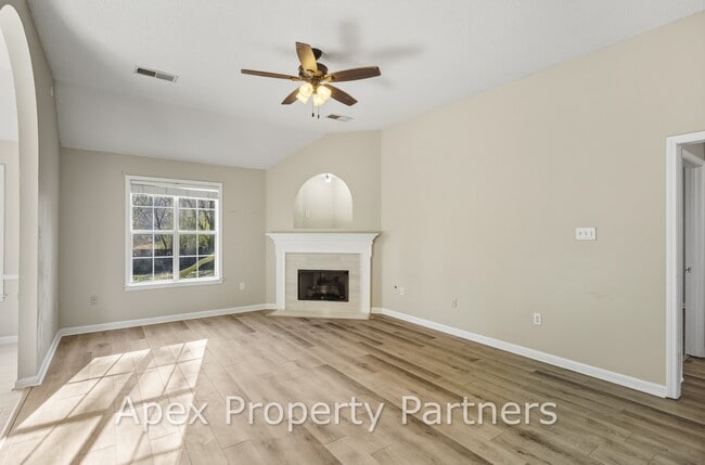 Building Photo - 13109 Sandbourne S