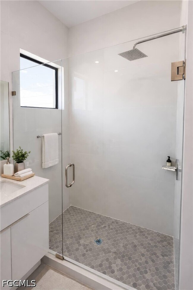 Building Photo - 2102 NW 25th Pl