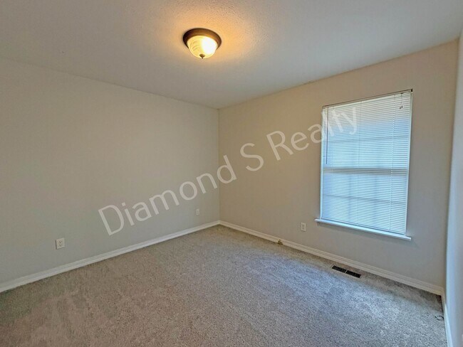 Building Photo - 1331 W Sackett St