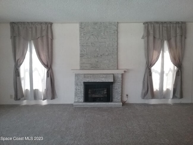 Building Photo - 1609 Ridge Dr