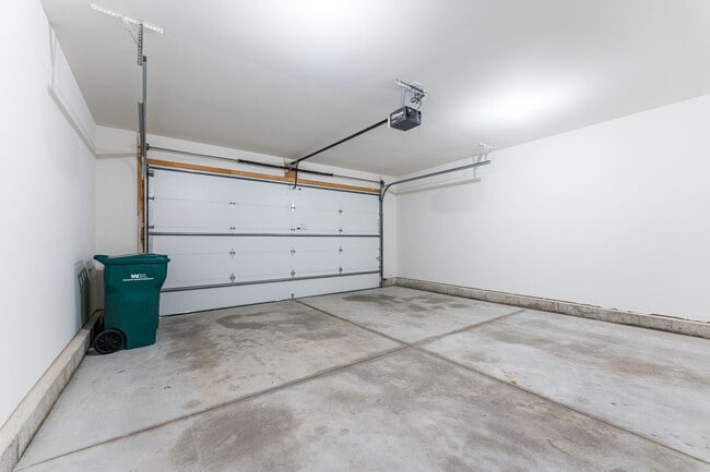 Building Photo - 2368 Concord Dr