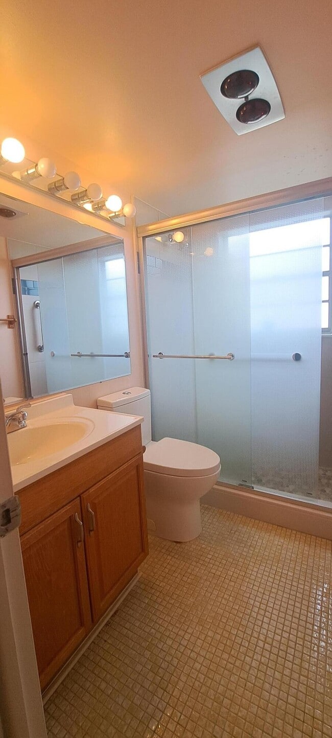 Building Photo - 230 Bedford E