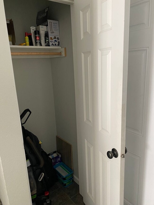 Building Photo - 3bed 2.5 bath Twinhome SORRY NO PETS!!