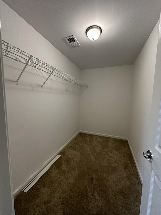 Building Photo - 407 Reserve Way