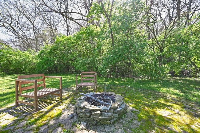 Building Photo - **FURNISHED ONE-SIDE-OF-A-DUPLEX HOME WITH BASEMENT STORAGE MINUTES FROM NASHVILLE WEST AND DOWNT...