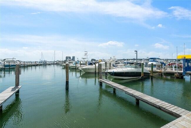 Building Photo - 1717 N Bayshore Dr