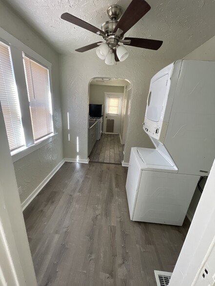 Dining room - 5031 Bakman Ave