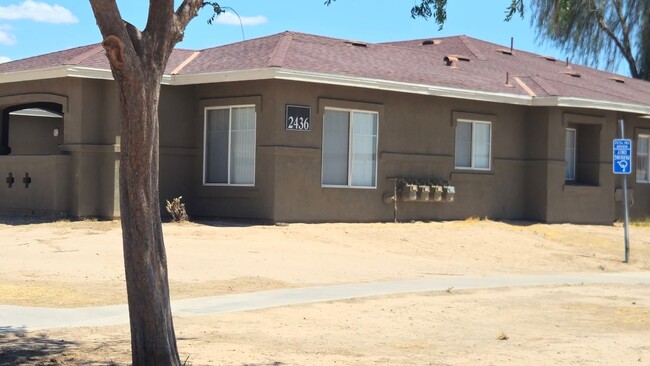 Building Photo - Casa Encinas At River Heights