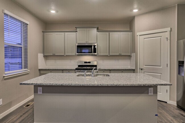 Building Photo - 4 Bedroom home in Windsor