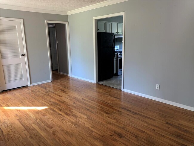 Building Photo - 231 Hillsdale Dr