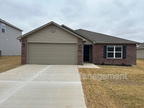 Building Photo - 4405 SW Sackett Ave