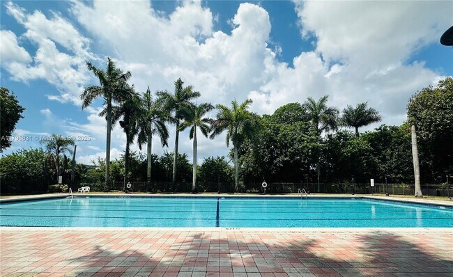 Primary Photo - 9350 Fontainebleau Blvd