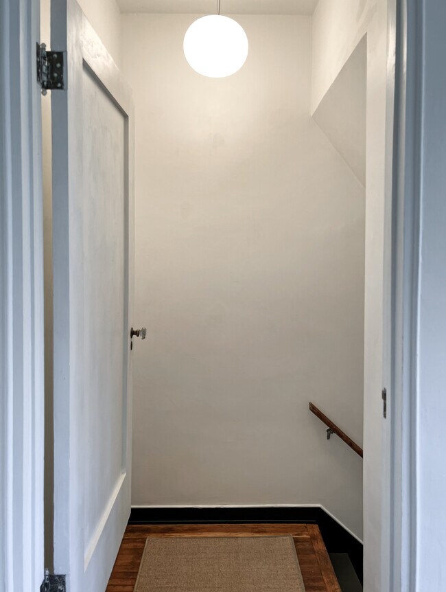 Building Photo - 234 Columbia Pl