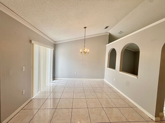 Building Photo - 220 Canterbury Ct