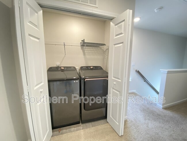 Building Photo - 232 David Hl Dr