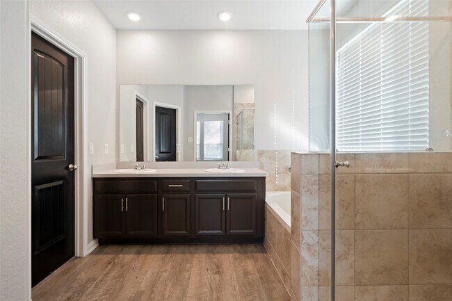 Building Photo - 6161 White Oak Leaf Lp