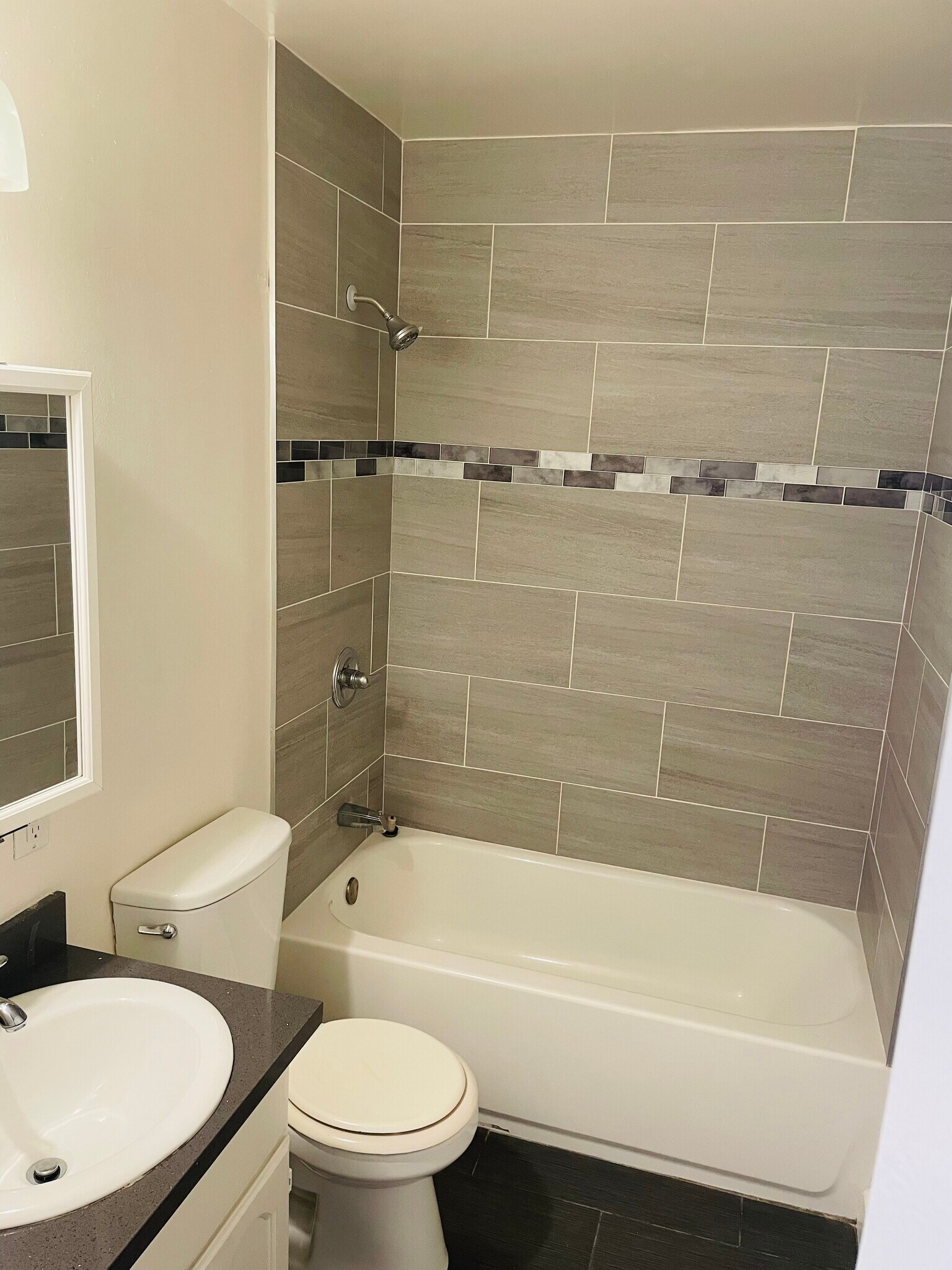 Building Photo - 501 Gayley Ave