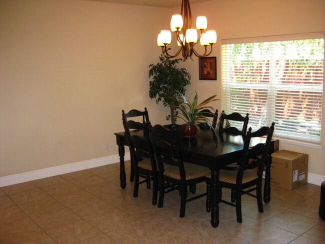 Building Photo - 2500 Sq Ft in Great Neighborhood Near Schools and Bidwell Park!