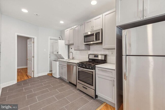 Building Photo - 1711 S 6th St