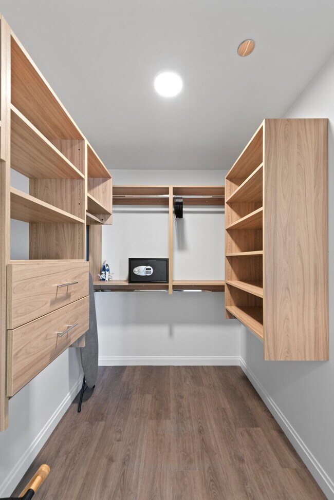 Building Photo - 1000 S Michigan Ave