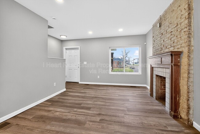 Building Photo - 1153 E 20th Ave