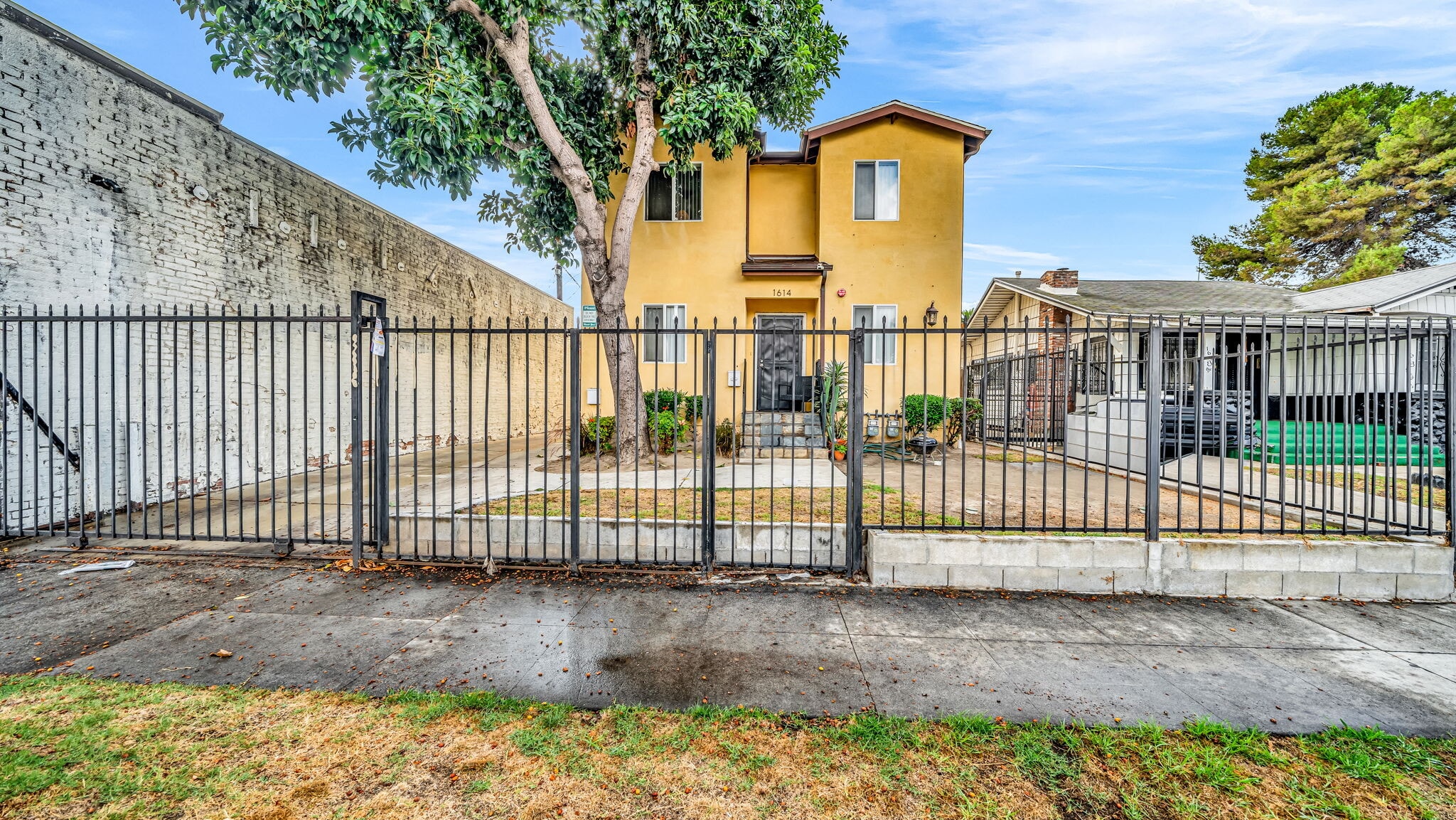 Building Photo - 1616 W 39th Pl