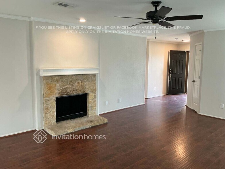 Building Photo - 402 Azalea Dr