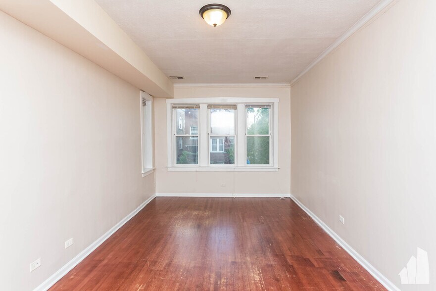 Building Photo - 3749 W Sunnyside Ave