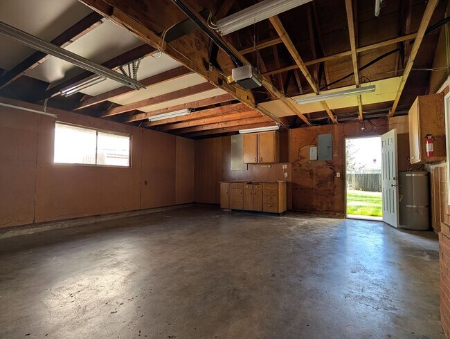 Building Photo - Great 3-Bed/1-Bath Home In Santa Clara Area!