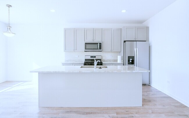 Building Photo - 1241 Gillespie Ln