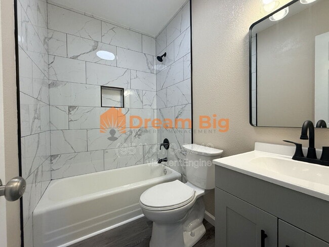 Building Photo - 1365 Stillman Ave