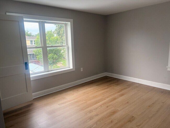 Building Photo - Newly Updated 2-Bedroom, 1 bath | Modern Finishes | $1,250/Month