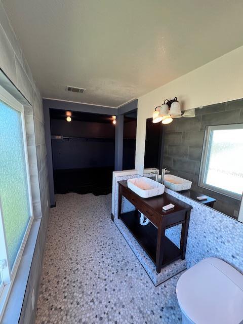 Building Photo - 1806 Candlelight Dr