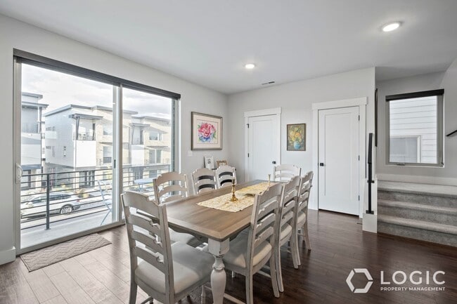Building Photo - Beautiful Row End Townhome in Park City Utah!