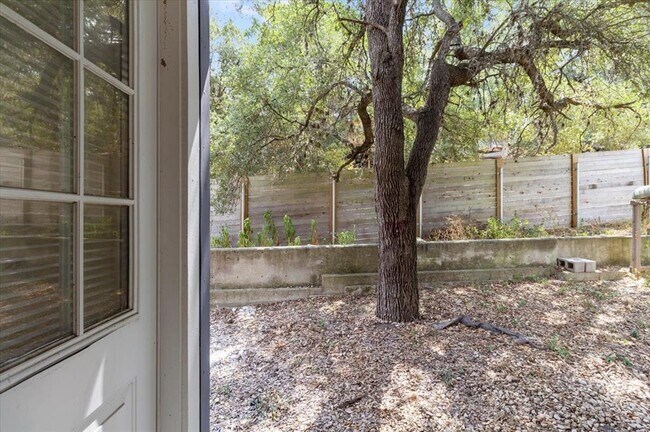 Building Photo - 887 Sagewood Trail