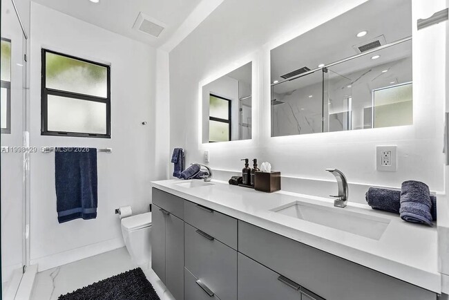 Building Photo - 445 NE 76th St