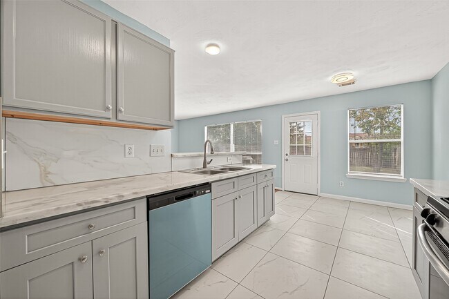 Building Photo - 6710 Bellaire Gardens Dr