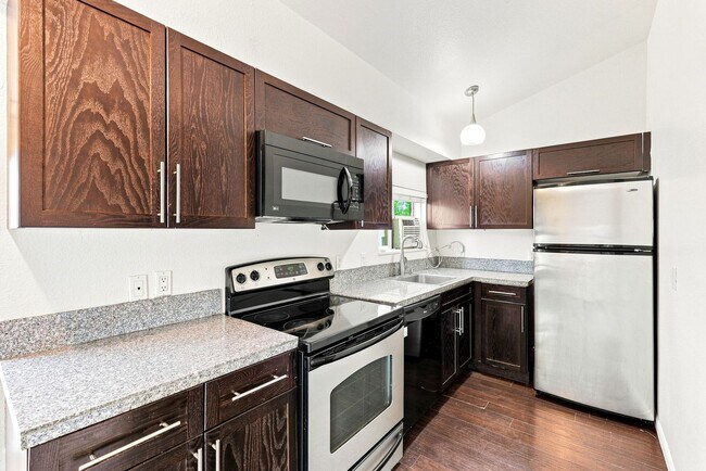 Building Photo - 2 Bed, 1 bath Available!