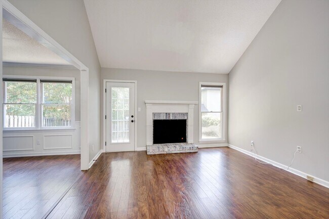 Building Photo - 1054 Hickman Rd