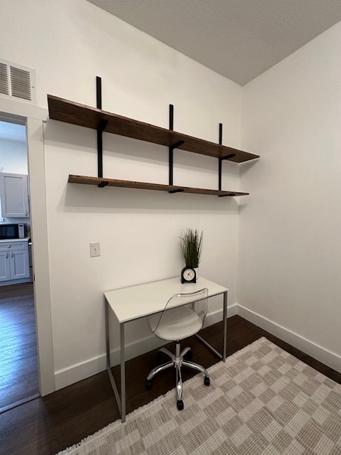 Building Photo - 835 S Edison St