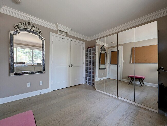 Building Photo - 1036 Heritage Vlg
