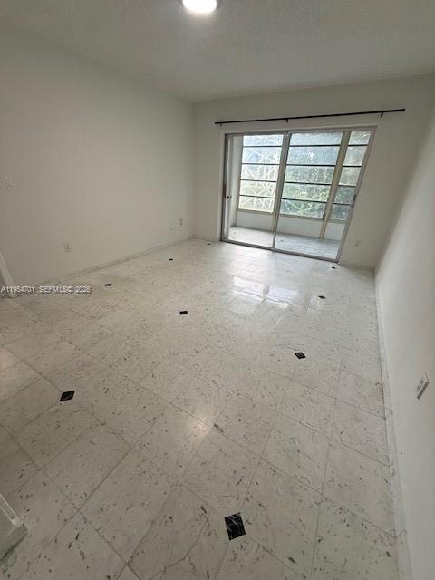 Building Photo - 20200 NE 29th Ct